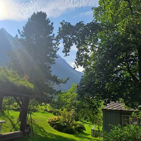 بيت خشبي Lensmansgarden